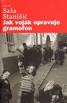 Jak voják opravuje gramofon