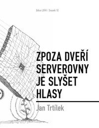 Zpoza dveří serverovny je slyšet hlasy